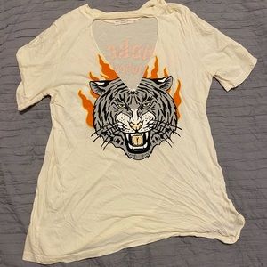 URBAN OUTFITTERS TRULY MADLY DEEPLY V NECK CUT SHIRT WOMENS SIZE SMALL